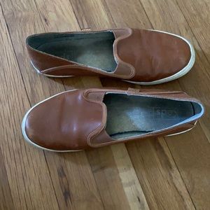 Leather brown/tan keds. Slip on.
